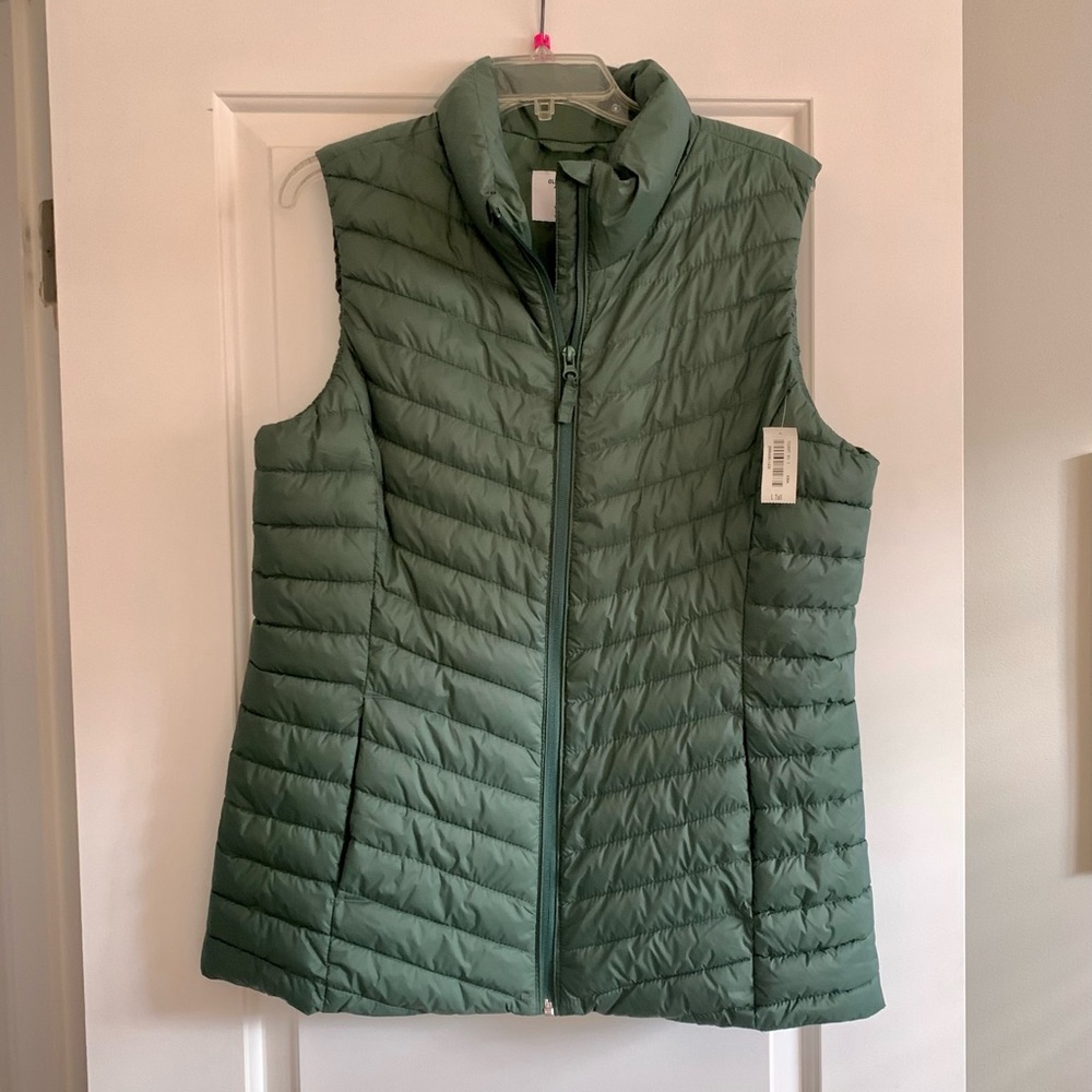 NWT Old Navy Womens lightweight down vest soft sage fern green L Tall